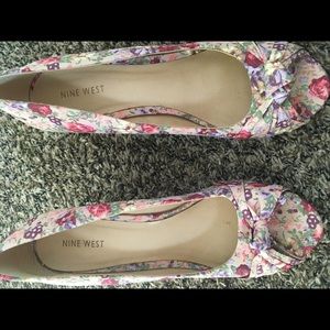 Nine West 9.5 pink multi colored wedges